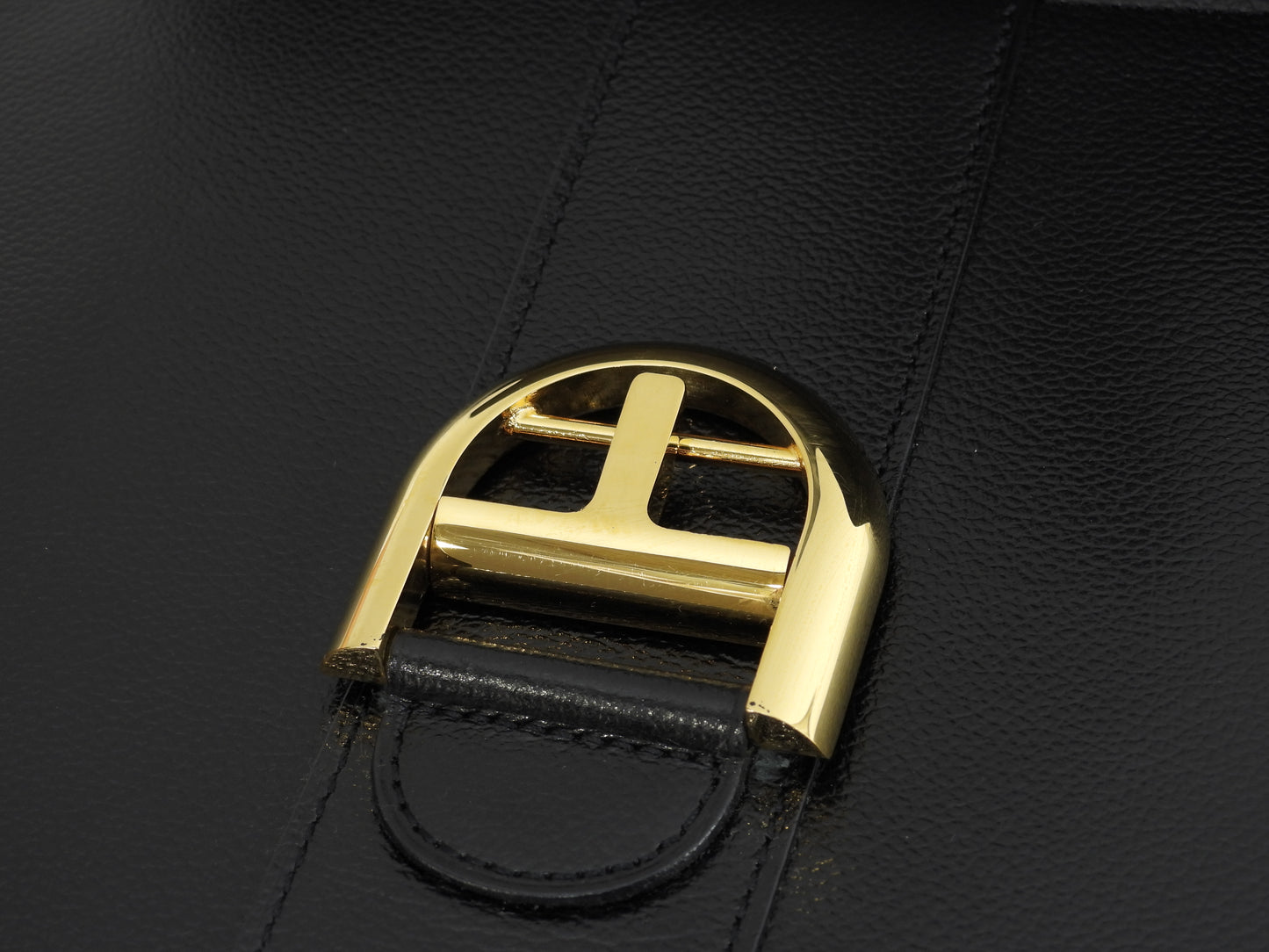 デルボー ブリヨンMM 型押レザー黒 ゴールド金具 ハンドバッグ ケリー型 美品@ 2