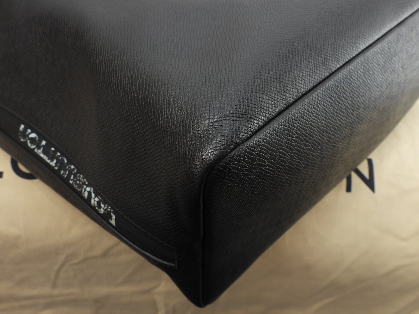 Louis Vuitton Cabalite M31009 Taiga Black Men's Large Tote Bag @FO4157