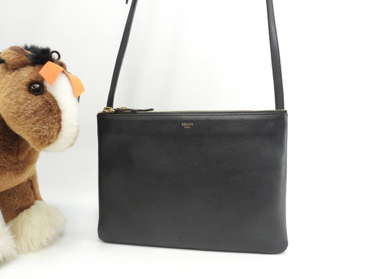 セリーヌ トリオラージ スムースレザー黒 クロスボディバッグ 斜掛ショルダー ポシェット@F-MM-0164