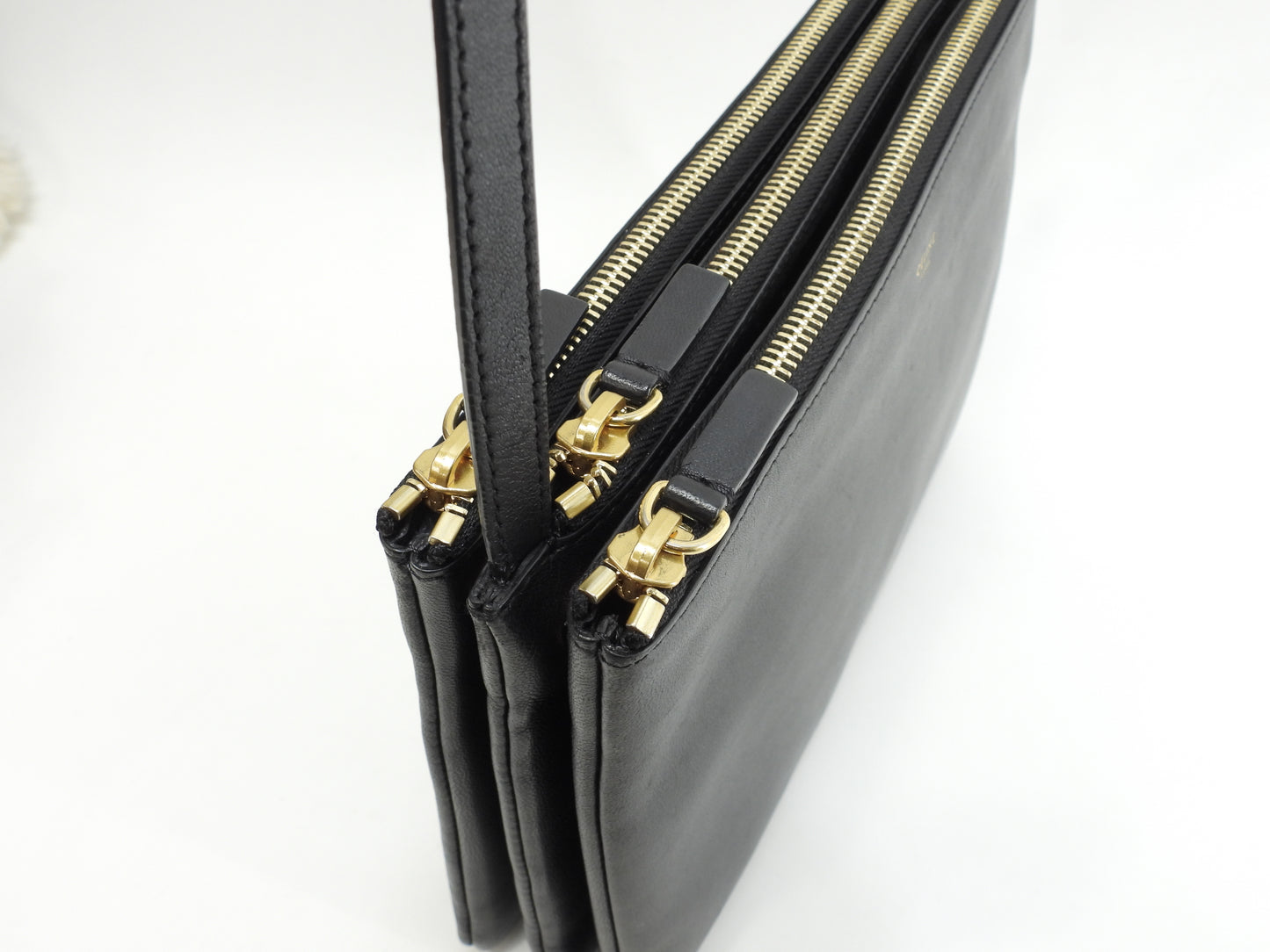 セリーヌ トリオラージ スムースレザー黒 クロスボディバッグ 斜掛ショルダー ポシェット@F-MM-0164