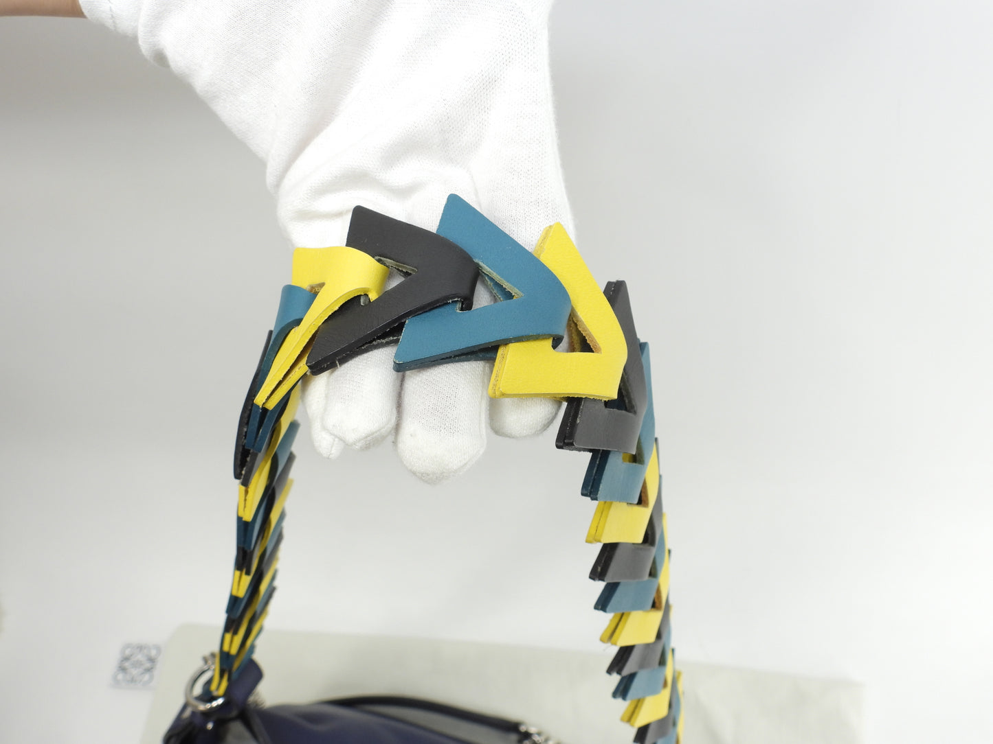 ロエベ 2wayショルダーバッグ Vバケット レザー濃青 ポシェット クロスボディバッグ 極美品@061510