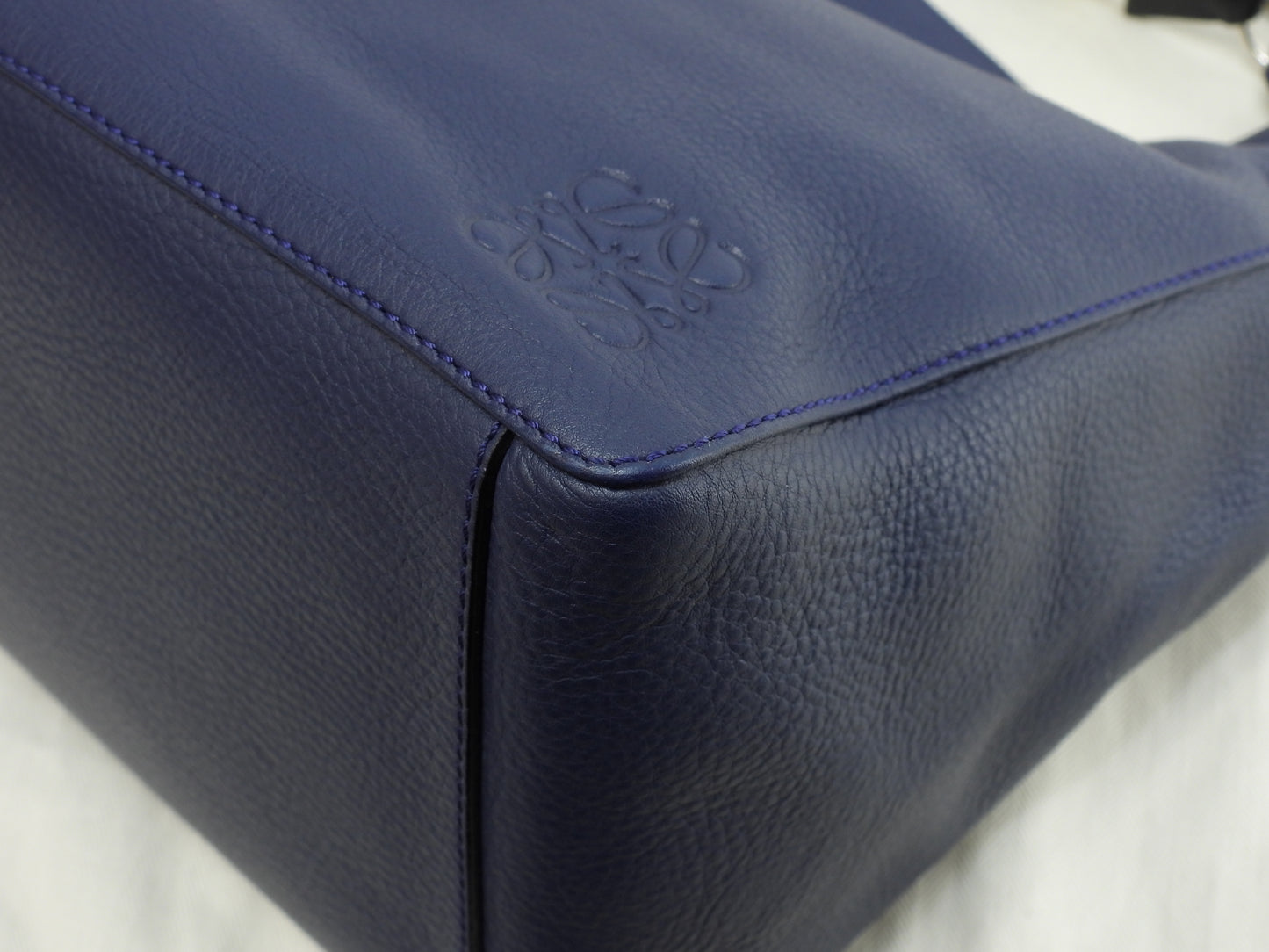 ロエベ 2wayショルダーバッグ Vバケット レザー濃青 ポシェット クロスボディバッグ 極美品@061510