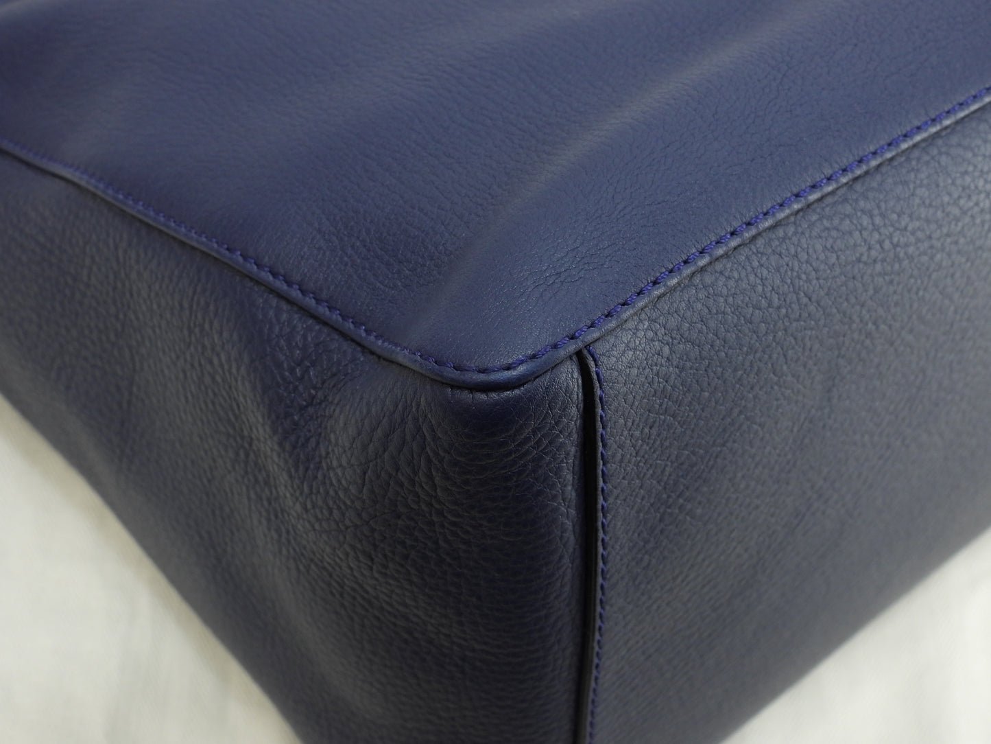 ロエベ 2wayショルダーバッグ Vバケット レザー濃青 ポシェット クロスボディバッグ 極美品@061510