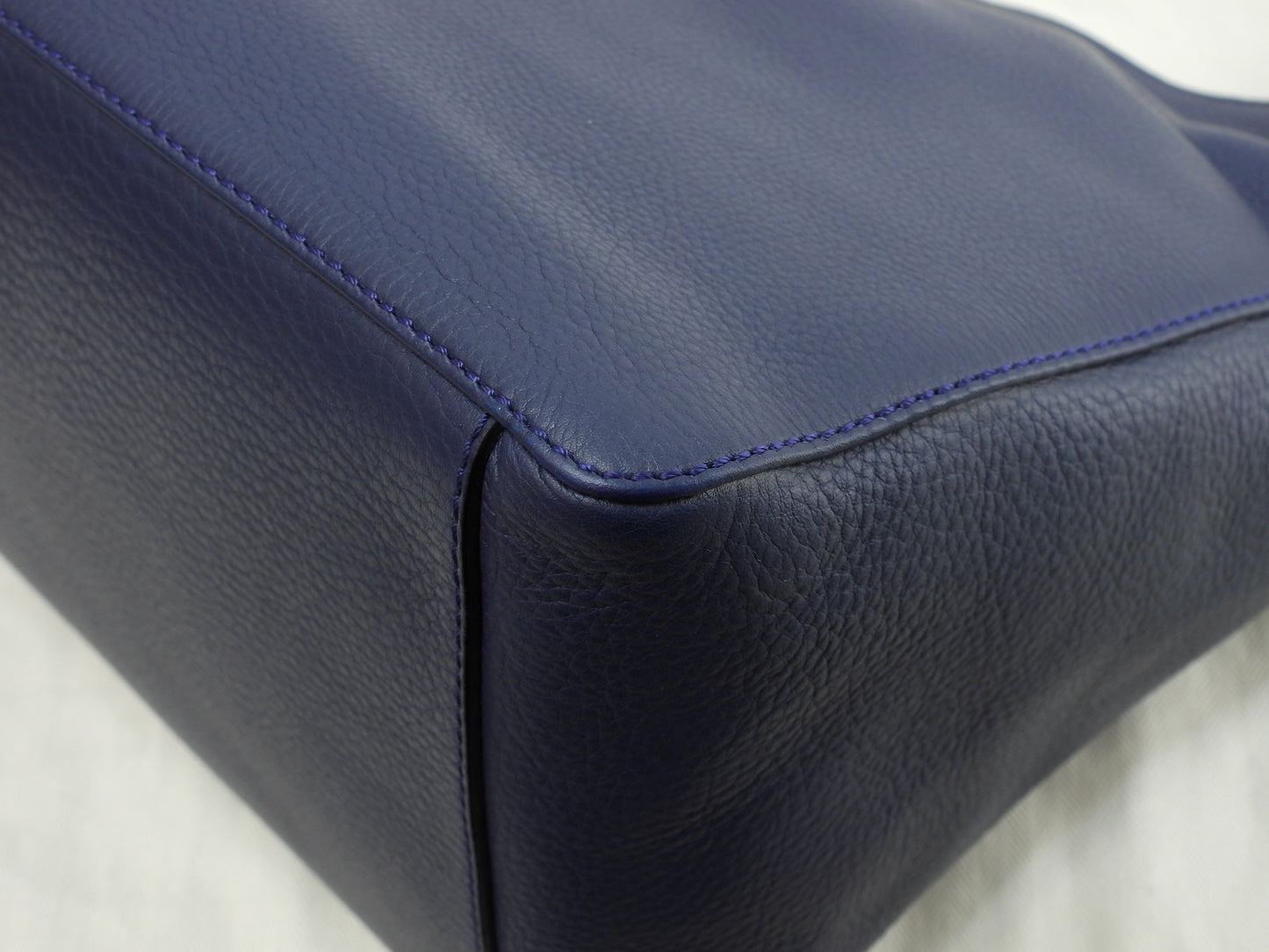 ロエベ 2wayショルダーバッグ Vバケット レザー濃青 ポシェット クロスボディバッグ 極美品@061510