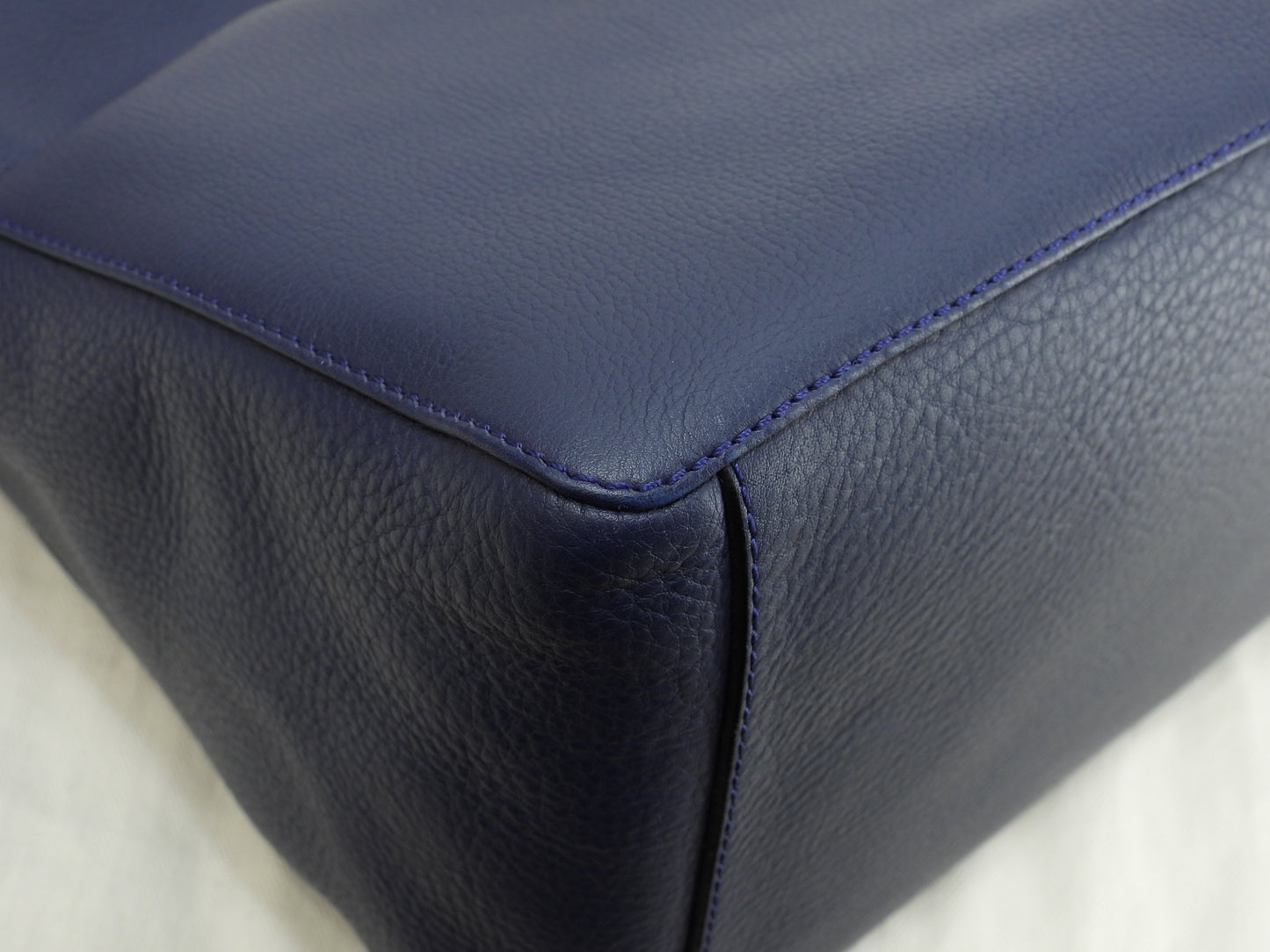 ロエベ 2wayショルダーバッグ Vバケット レザー濃青 ポシェット クロスボディバッグ 極美品@061510