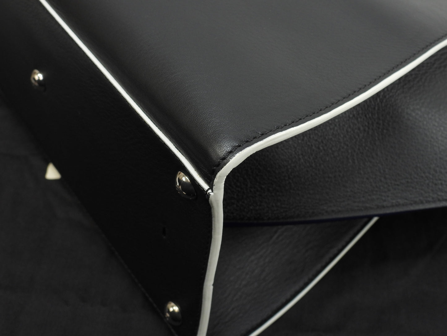 フェンディ トロワジュール レザー黒 s付ハンドバッグ トートバッグ 美品@ 57