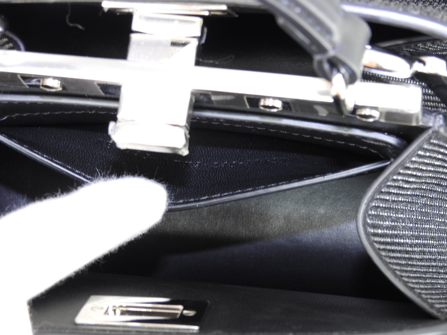 フェンディ ピーカブープチ アイシーユー クリスタルFFレザー黒 ポシェット ハンドバッグ 未使用@ 2