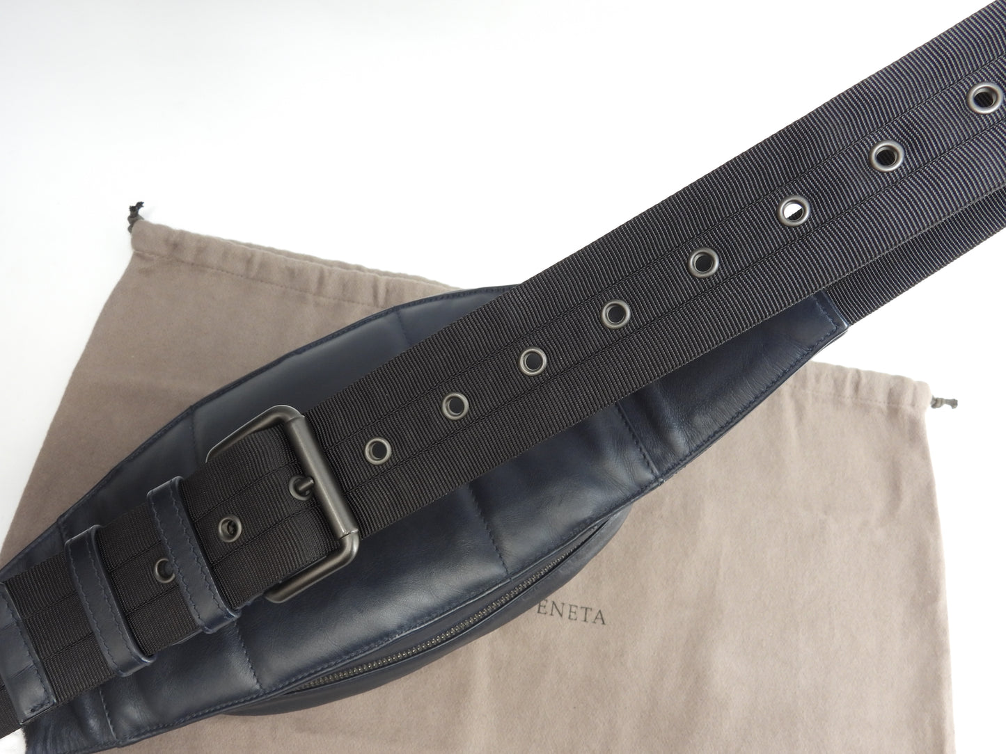 ボッテガヴェネタ ボディバッグ イントレチャート レザー紺 ウエストバッグ@B07801335Y