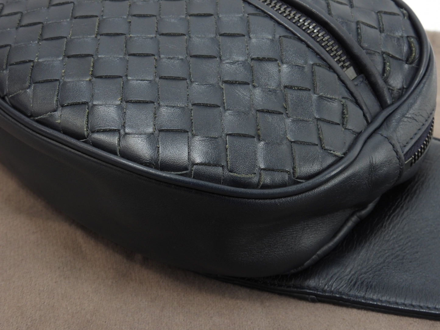 ボッテガヴェネタ ボディバッグ イントレチャート レザー紺 ウエストバッグ@B07801335Y