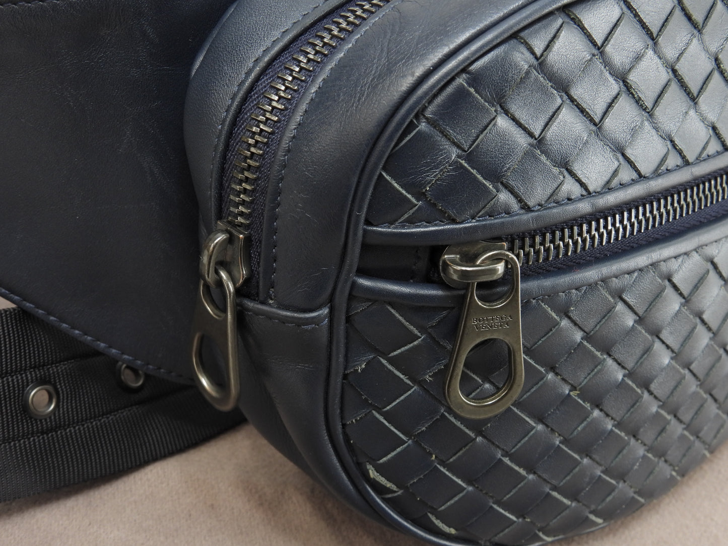 ボッテガヴェネタ ボディバッグ イントレチャート レザー紺 ウエストバッグ@B07801335Y