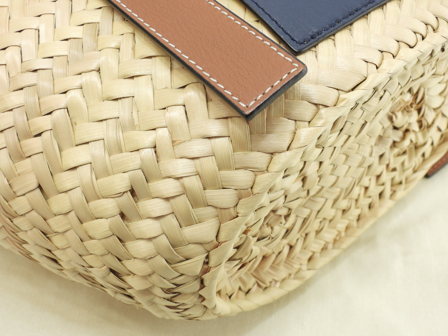 ロエベ バスケットスモール カゴバッグ ナチュラル茶紺 ハンドバッグ 未使用@262118