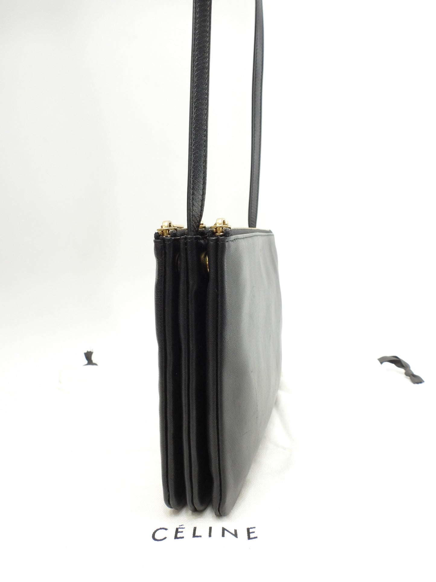 セリーヌ トリオラージ スムースレザー黒 クロスボディバッグ 斜掛ショルダー ポシェット@S-GA-5118