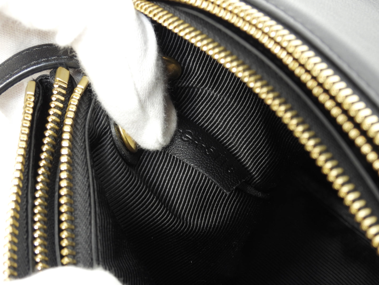 セリーヌ トリオラージ スムースレザー黒 クロスボディバッグ 斜掛ショルダー ポシェット@S-GA-5118