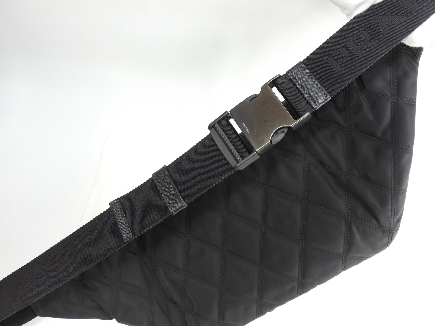 プラダ ボディバッグ大 ナイロンキルテッド 黒 バムバッグ 極美品@173
