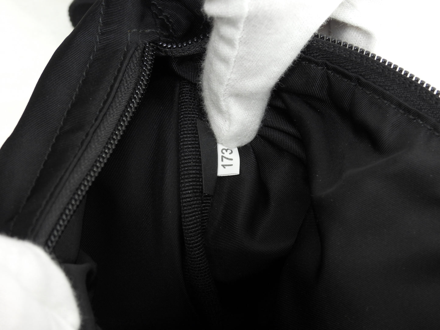 プラダ ボディバッグ大 ナイロンキルテッド 黒 バムバッグ 極美品@173