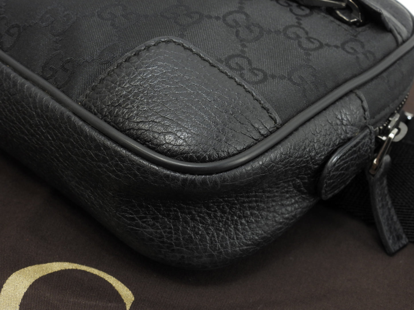 グッチ ベルトバッグ GG ナイロン革黒 ボディバッグ ウエストバッグ バムバッグ@ 32