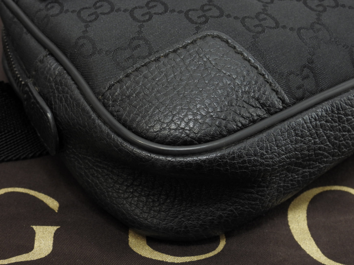 グッチ ベルトバッグ GG ナイロン革黒 ボディバッグ ウエストバッグ バムバッグ@ 32