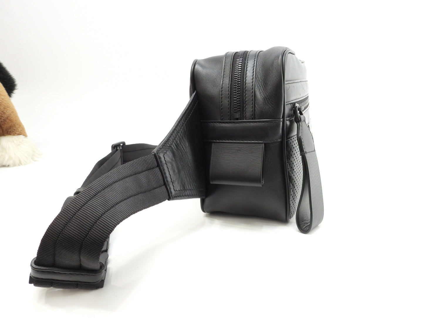 ボッテガヴェネタ ボディバッグ中 レッジェーロ レザー黒 ウエストバッグ@B07807443B