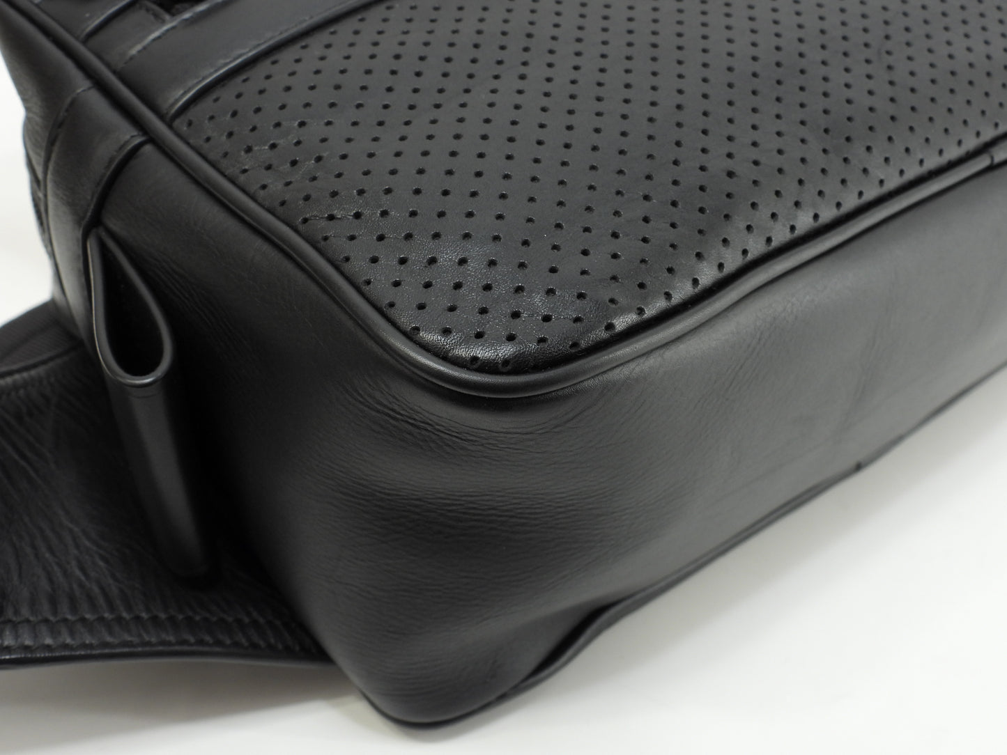 ボッテガヴェネタ ボディバッグ中 レッジェーロ レザー黒 ウエストバッグ@B07807443B