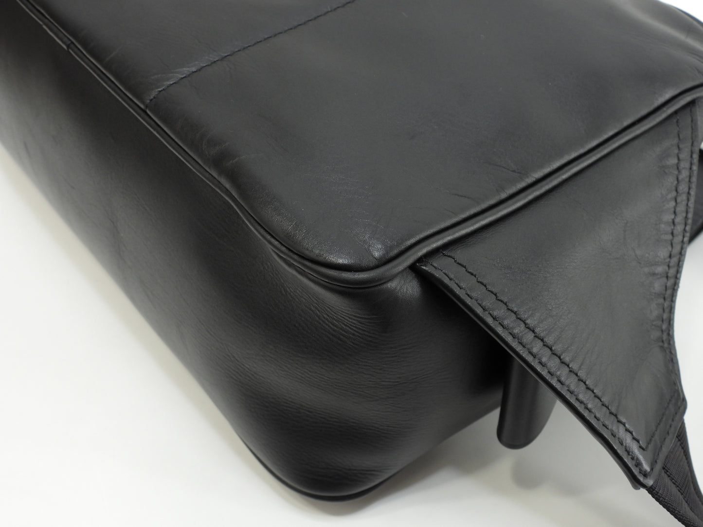 ボッテガヴェネタ ボディバッグ中 レッジェーロ レザー黒 ウエストバッグ@B07807443B