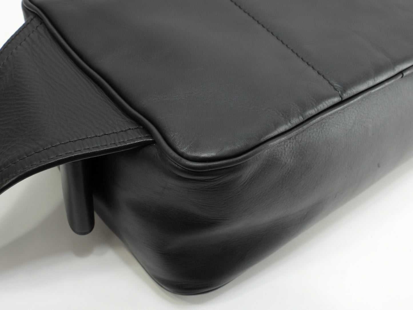 ボッテガヴェネタ ボディバッグ中 レッジェーロ レザー黒 ウエストバッグ@B07807443B