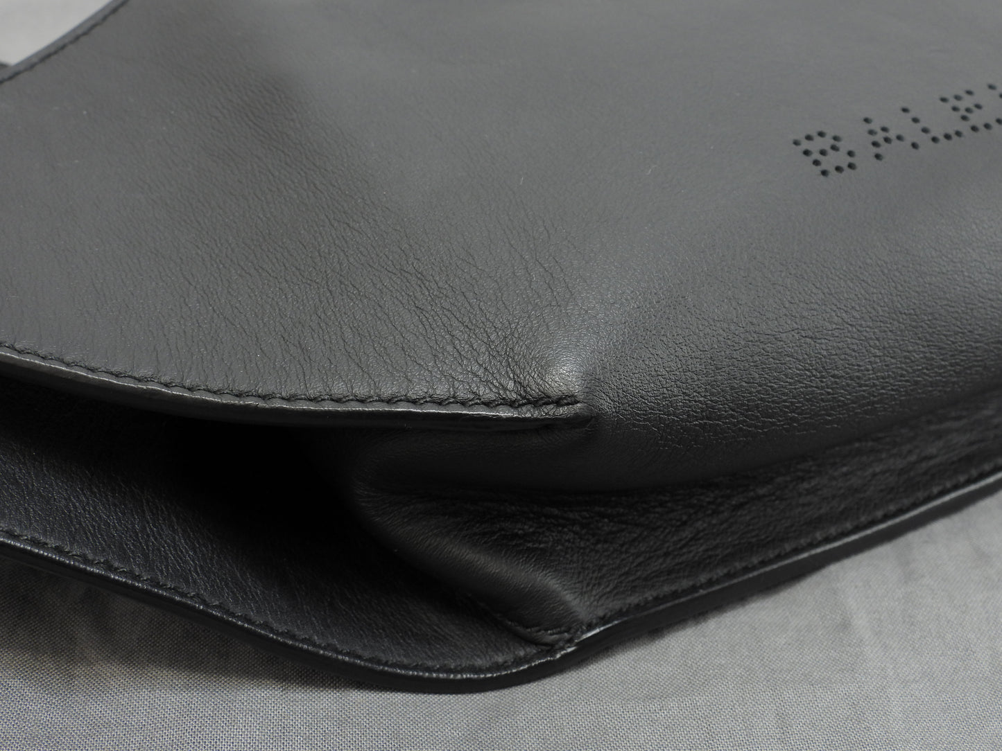 バレンシアガ ベルトバッグ ドットロゴ レザー黒 ボディバッグ クロスボディバッグ 極美品@ 5