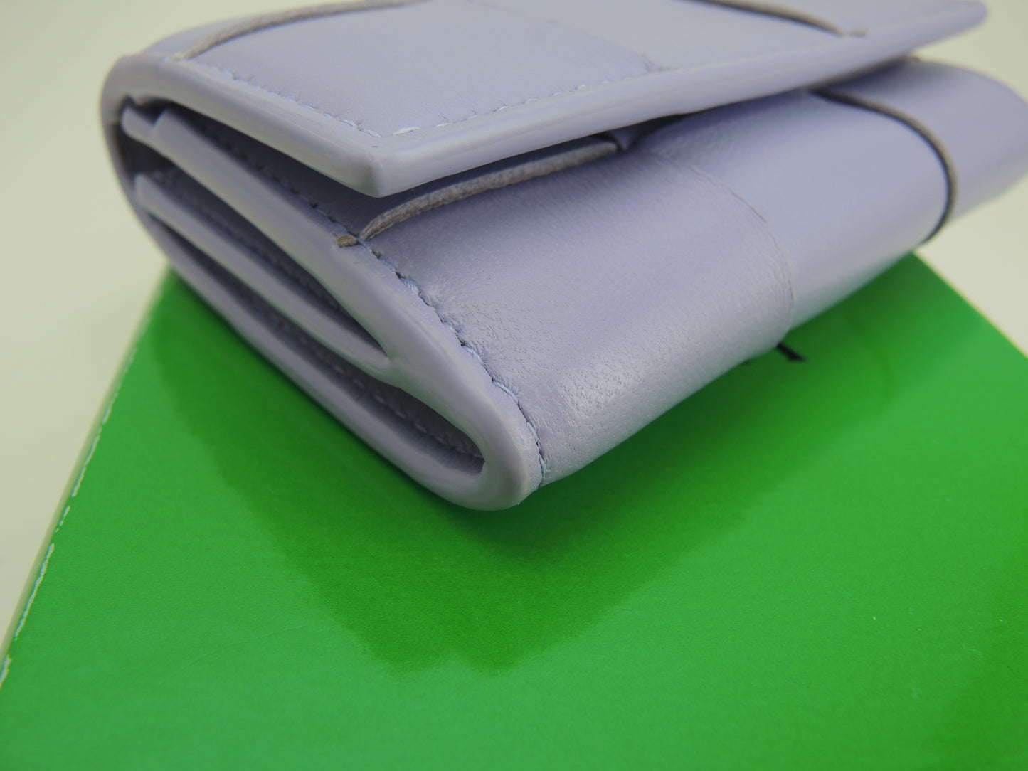 ボッテガヴェネタ 2折財布 アルコ レザー薄紫 コンパクトウォレット 未使用@P02486245H