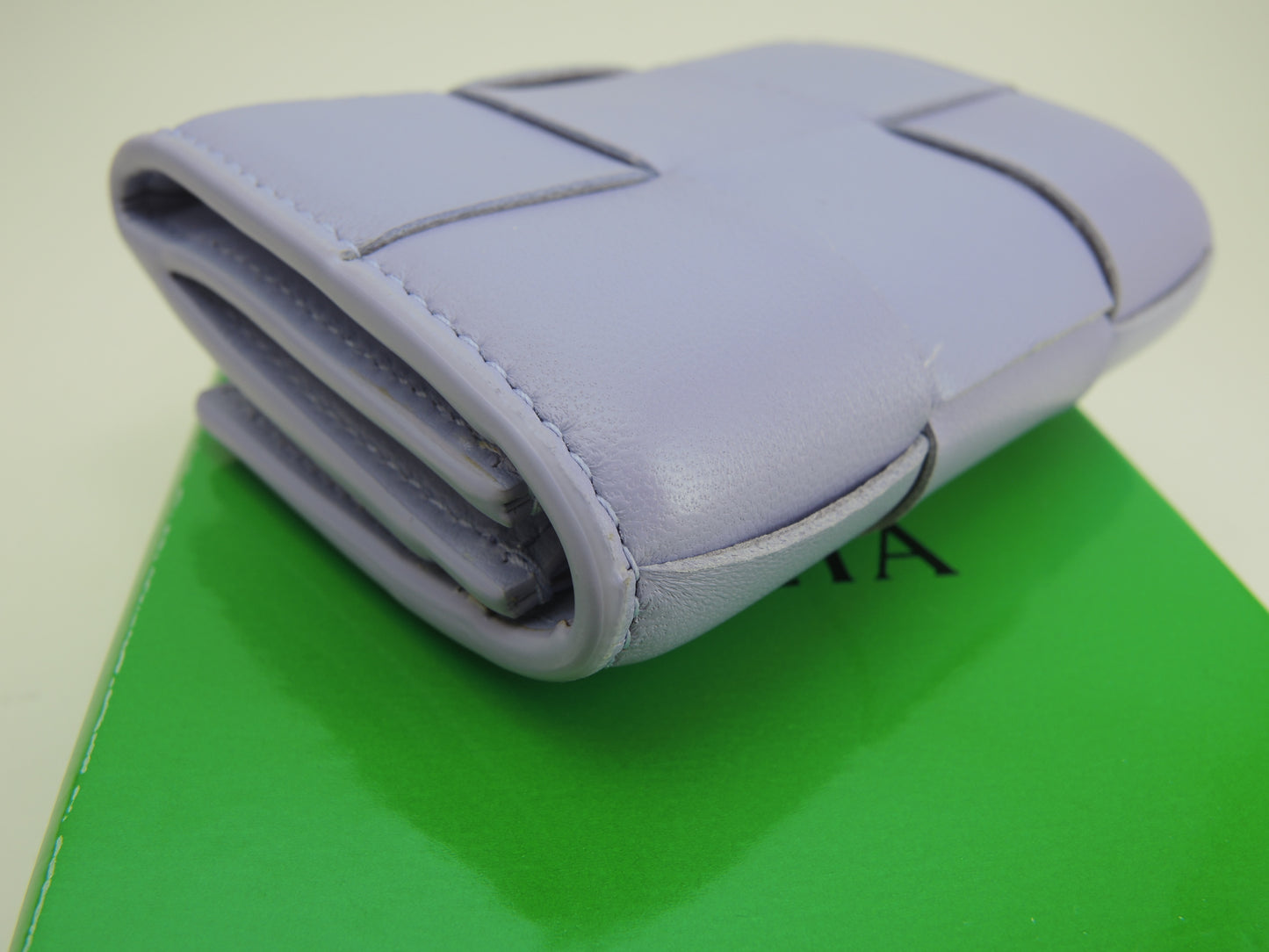 ボッテガヴェネタ 2折財布 アルコ レザー薄紫 コンパクトウォレット 未使用@P02486245H