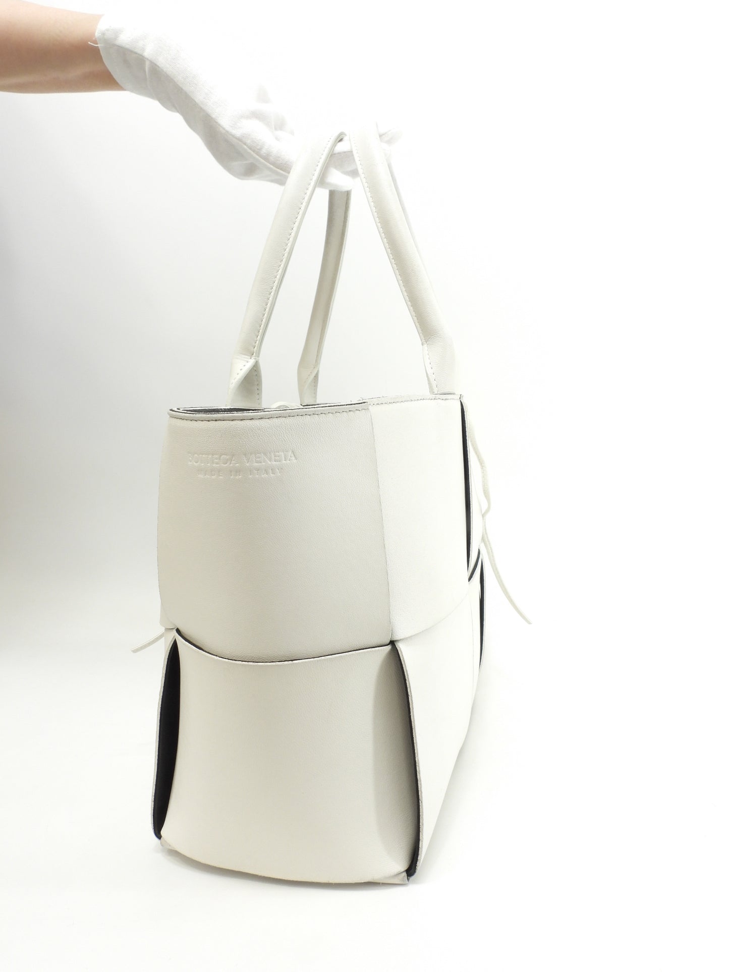 ボッテガヴェネタ トートバッグ スモールアルコ レザー白 ハンドバッグ@B09832137G