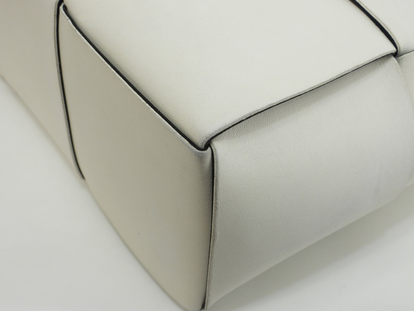 ボッテガヴェネタ トートバッグ スモールアルコ レザー白 ハンドバッグ@B09832137G