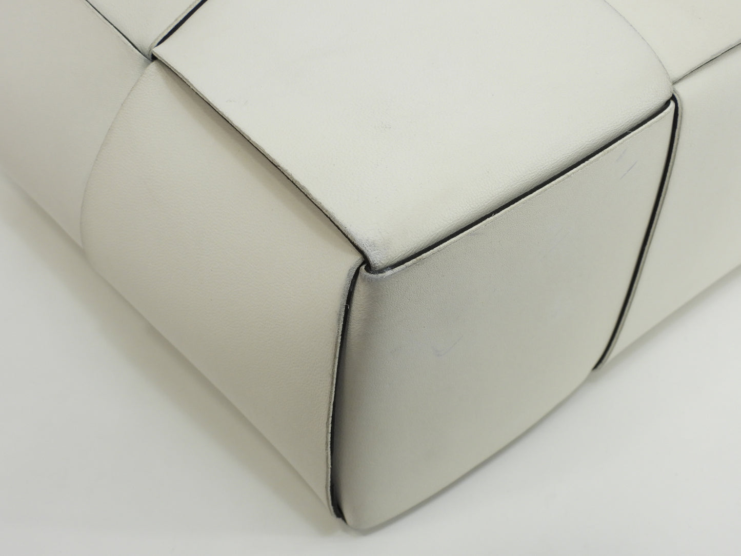 ボッテガヴェネタ トートバッグ スモールアルコ レザー白 ハンドバッグ@B09832137G