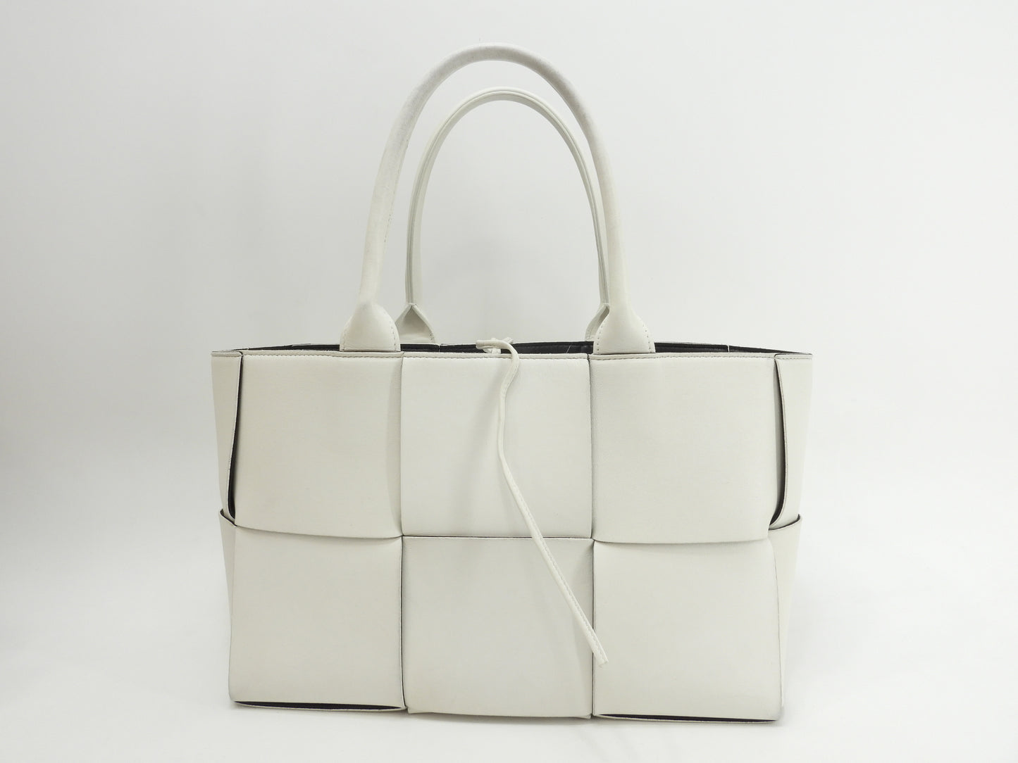 ボッテガヴェネタ トートバッグ スモールアルコ レザー白 ハンドバッグ@B09832137G