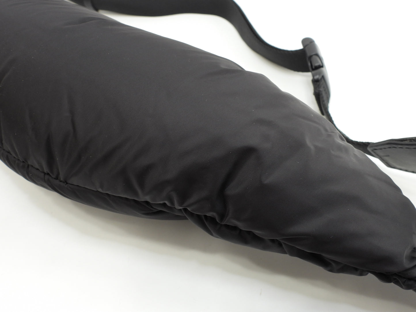 モンクレール ボディバッグ ダウン入ナイロン 黒 バムバッグ ベルトバッグ 美品@ 1