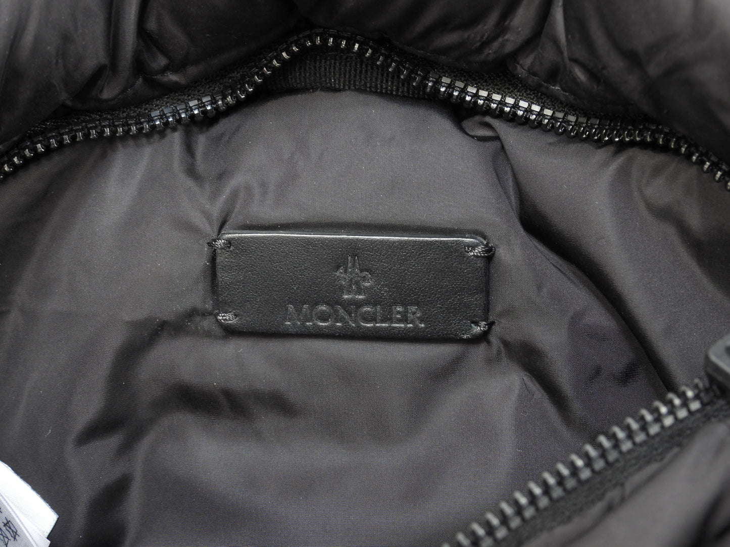 モンクレール ボディバッグ ダウン入ナイロン 黒 バムバッグ ベルトバッグ 美品@ 1