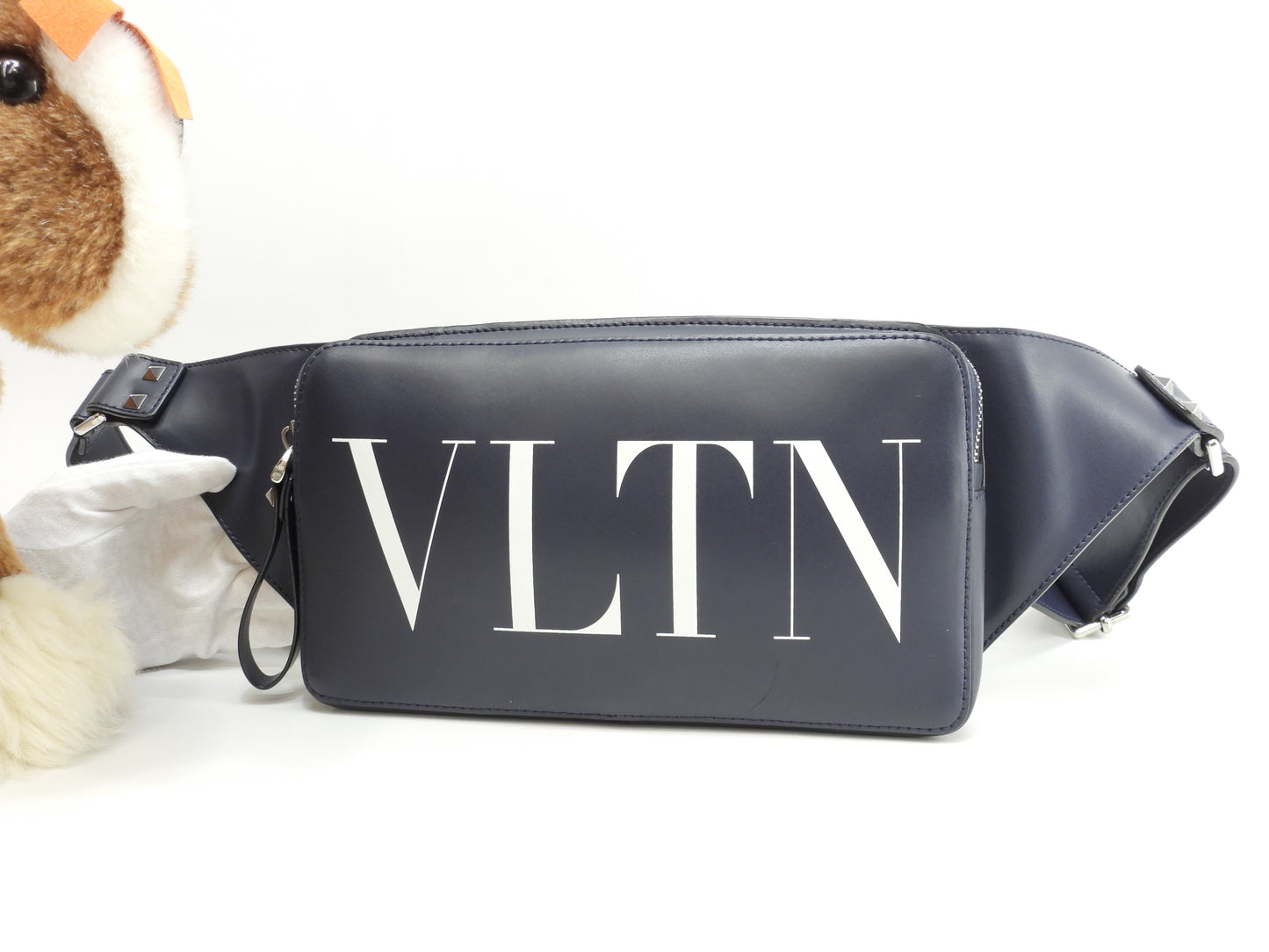 ヴァレンチノ ベルトバッグ VLTN レザー紺 白ロゴ ボディバッグ バムバッグ 美品@ 12