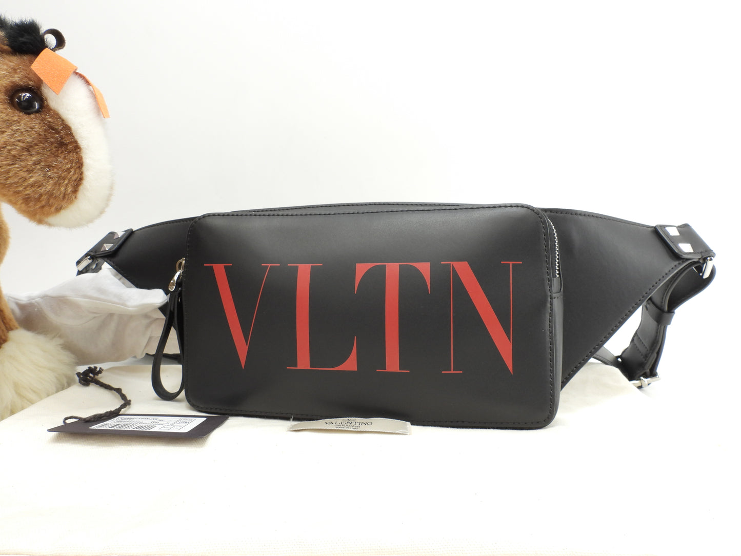 ヴァレンチノ ベルトバッグ VLTN レザー黒 赤ロゴ ボディバッグ バムバッグ 未使用@ 13