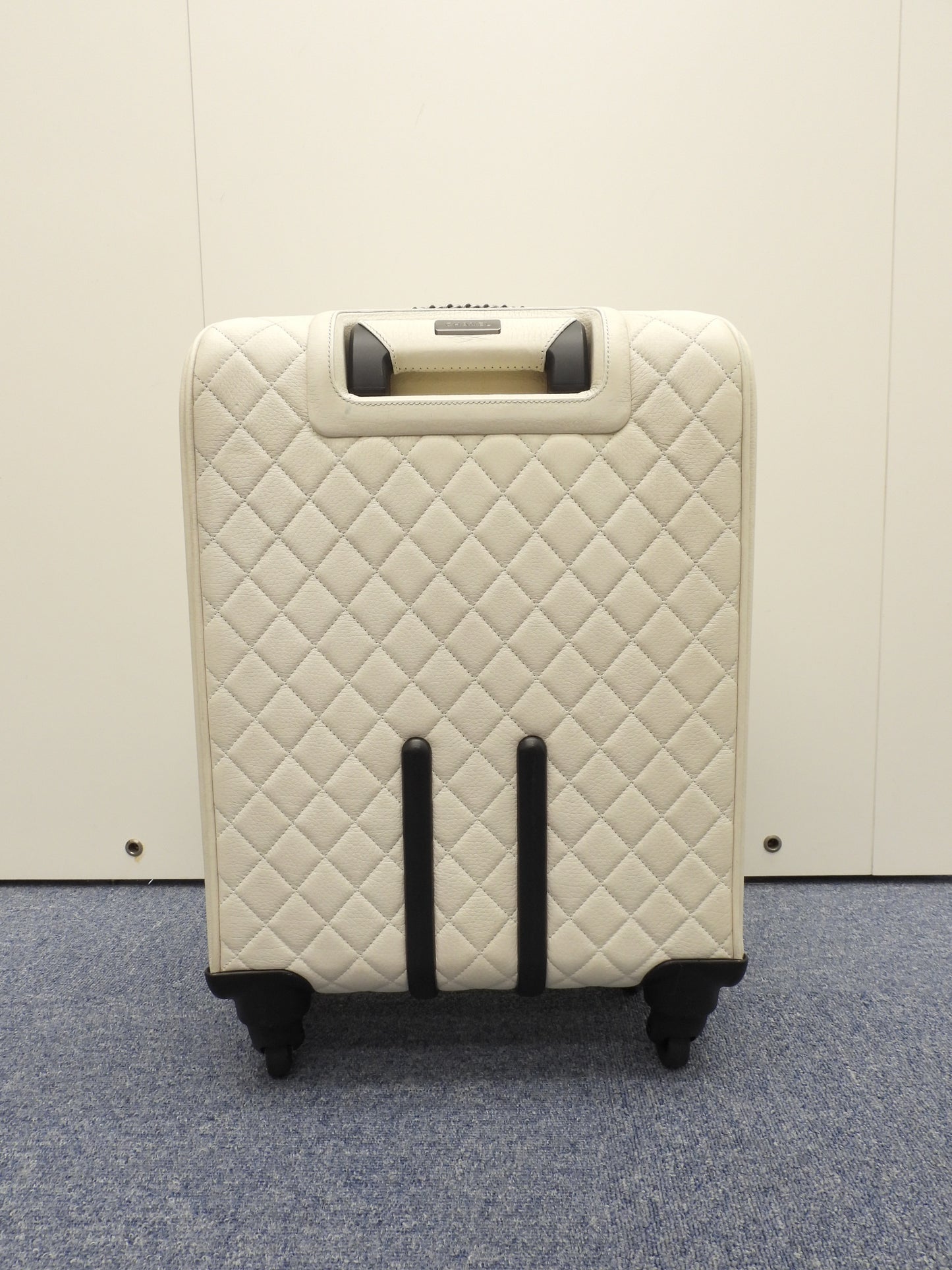 シャネル 四輪キャリーバッグ マトラッセ レザー/クリーム 旅行用トロリーバッグ@22590128