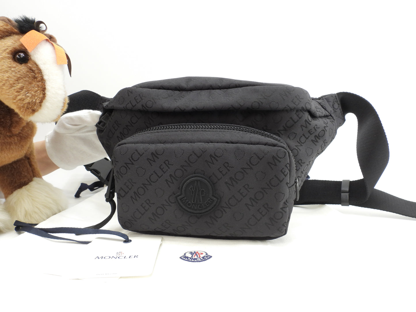 モンクレール ボディバッグ 総ロゴ柄 ナイロン黒 ウエストバッグ ベルトバッグ 極美品@ 1