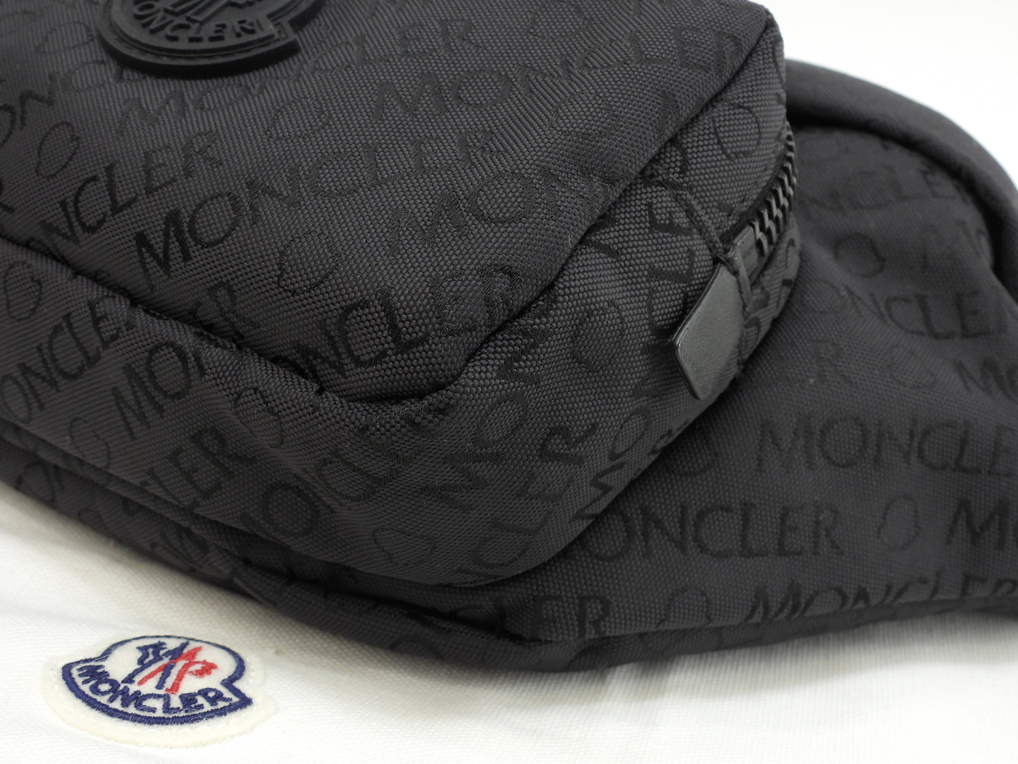 モンクレール ボディバッグ 総ロゴ柄 ナイロン黒 ウエストバッグ ベルトバッグ 極美品@ 1