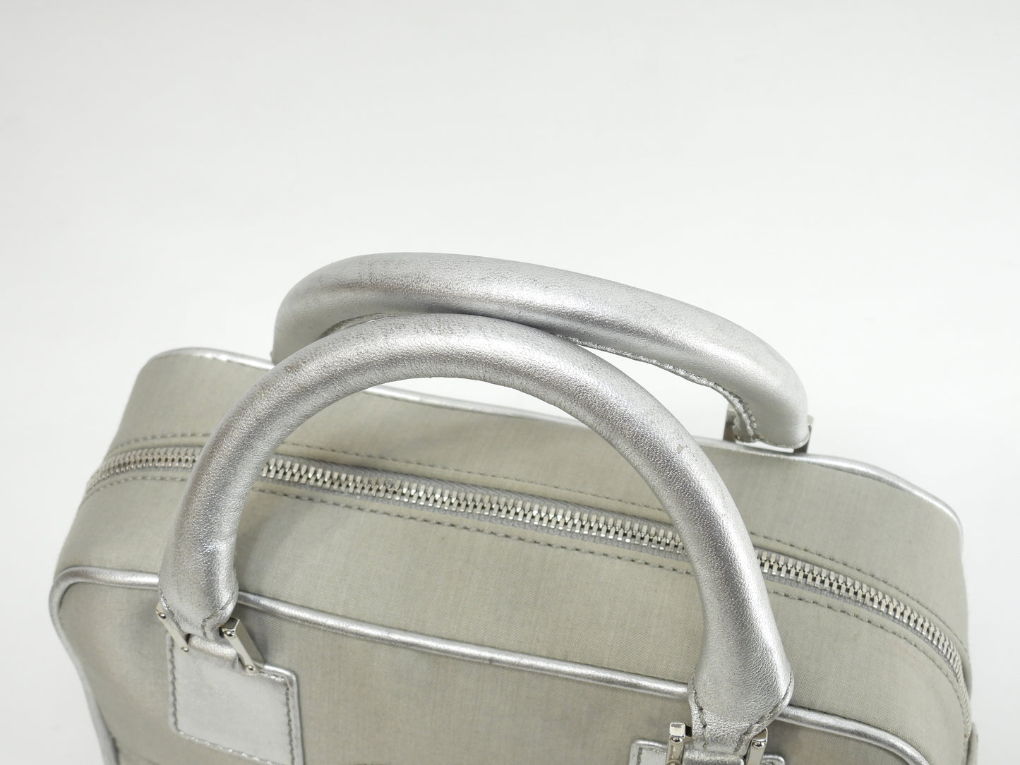 ロエベ アマソナ20 メタルアナグラム シルクサテン革銀 ミニハンドバッグ 美品@240501