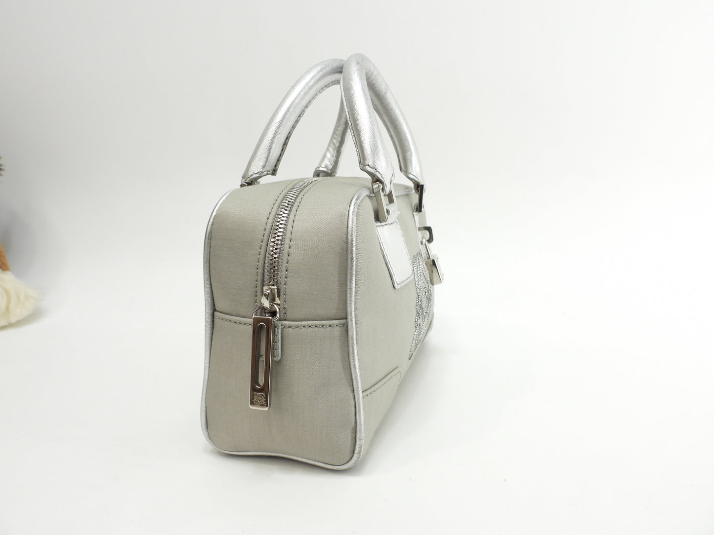 ロエベ アマソナ20 メタルアナグラム シルクサテン革銀 ミニハンドバッグ 美品@240501