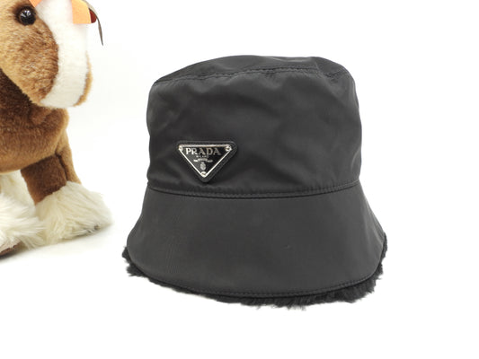 プラダ バゲットハット Re-Nylon ムートン/テスート黒 ヘッドウォーマー 三角プレート@131