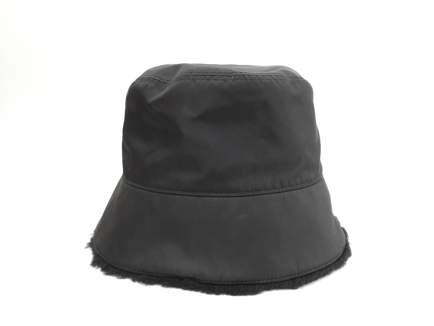 プラダ バゲットハット Re-Nylon ムートン/テスート黒 ヘッドウォーマー 三角プレート@131