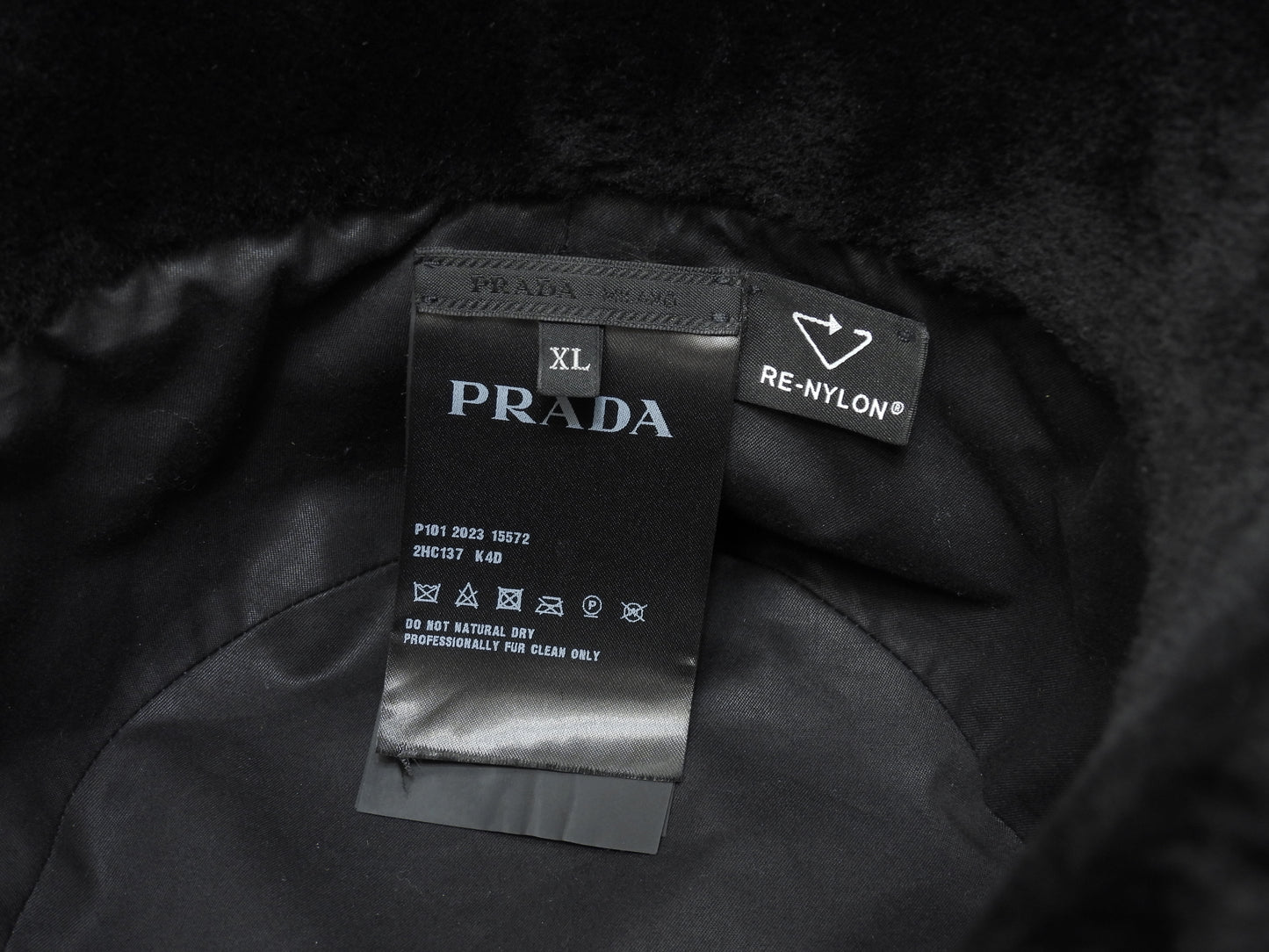 プラダ バゲットハット Re-Nylon ムートン/テスート黒 ヘッドウォーマー 三角プレート@131