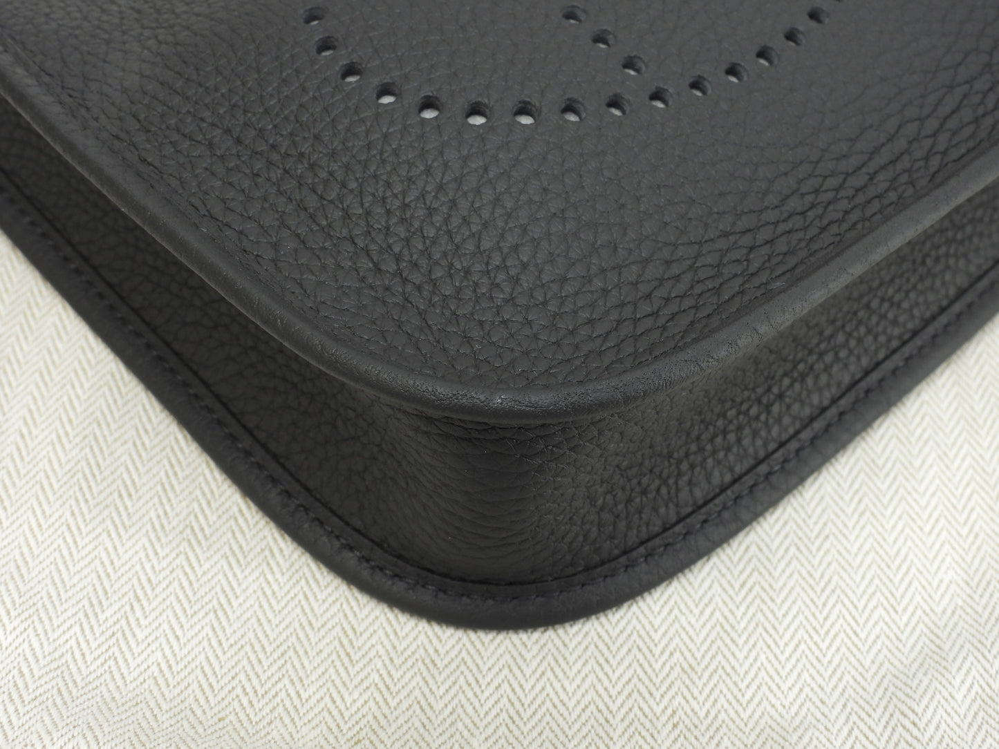 エルメス エヴリンTPM トリヨンクレマンス 黒 ポシェットバッグ ゴールド金具 新品@K