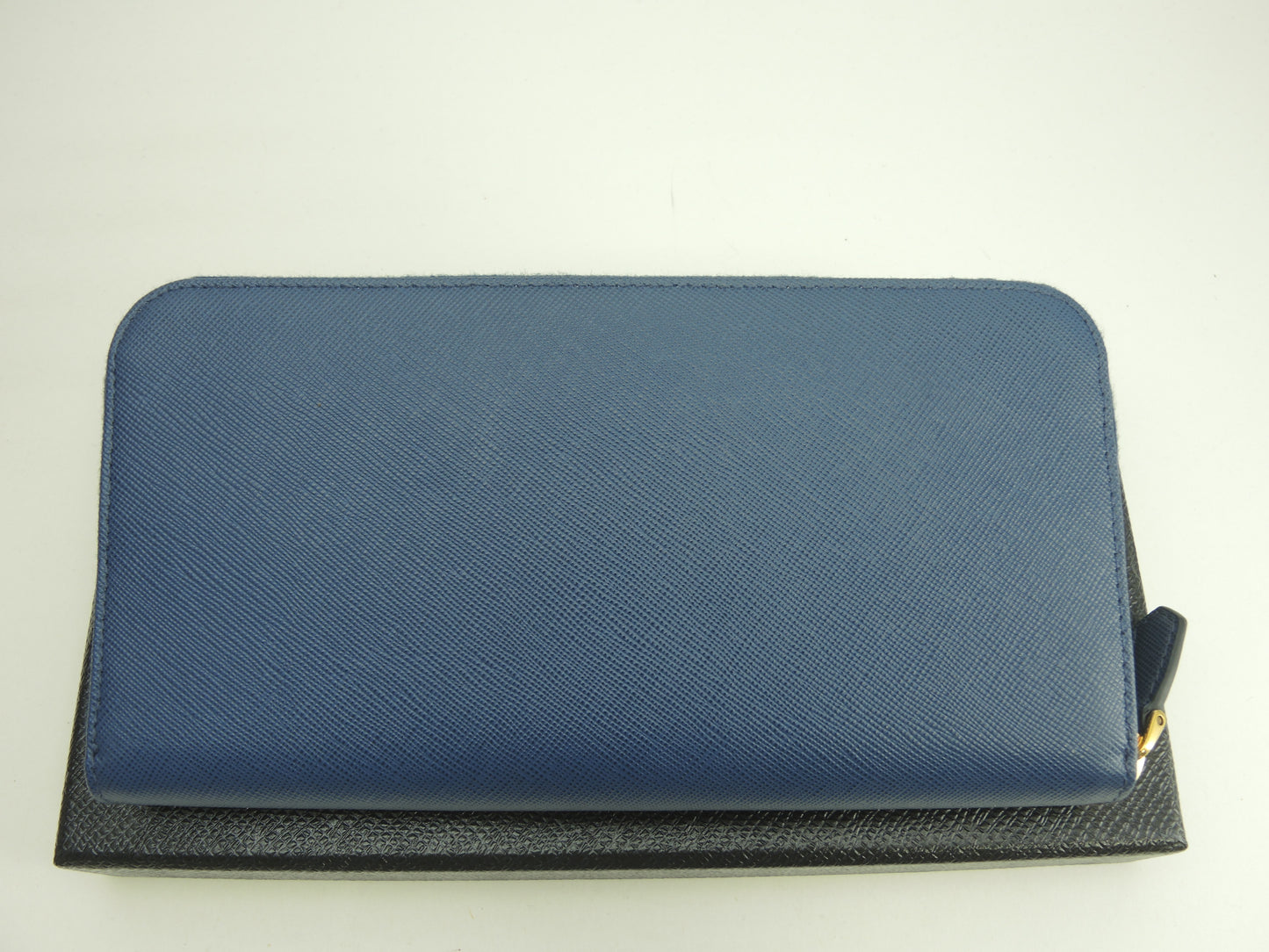 プラダ ロングウォレット リボン サフィアーノ青 ラウンドジップ長財布 未使用品@204