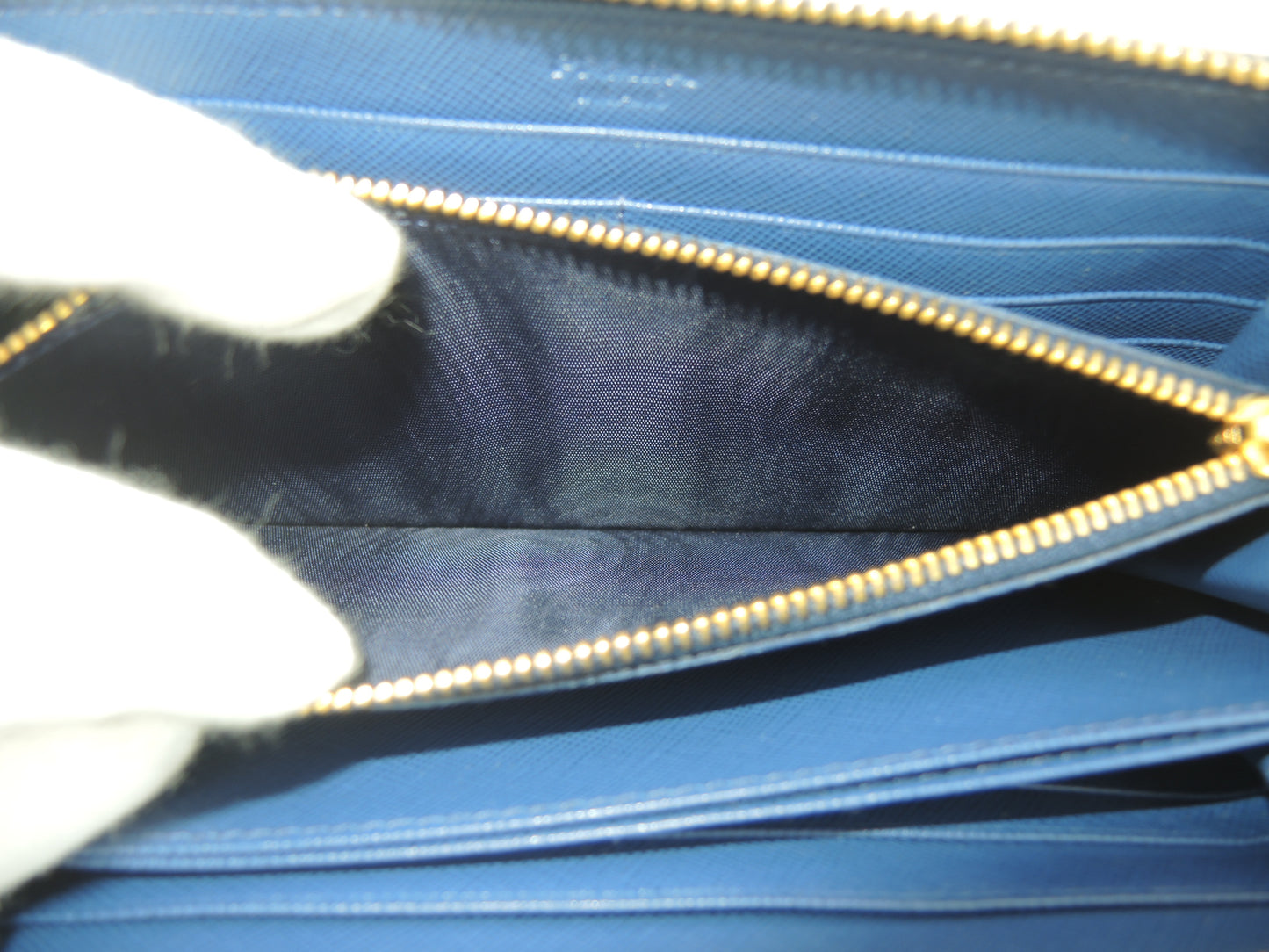 プラダ ロングウォレット リボン サフィアーノ青 ラウンドジップ長財布 未使用品@204