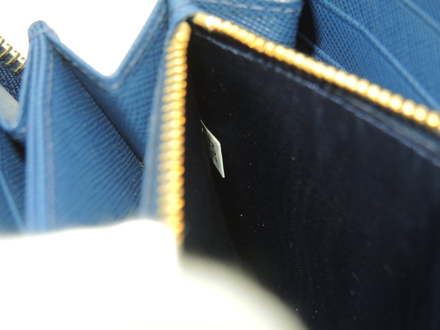 プラダ ロングウォレット リボン サフィアーノ青 ラウンドジップ長財布 未使用品@204