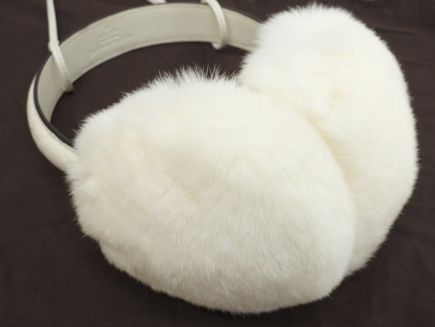 グッチ イヤーマフ シマ ラビット白 耳当て 未使用品@ 29