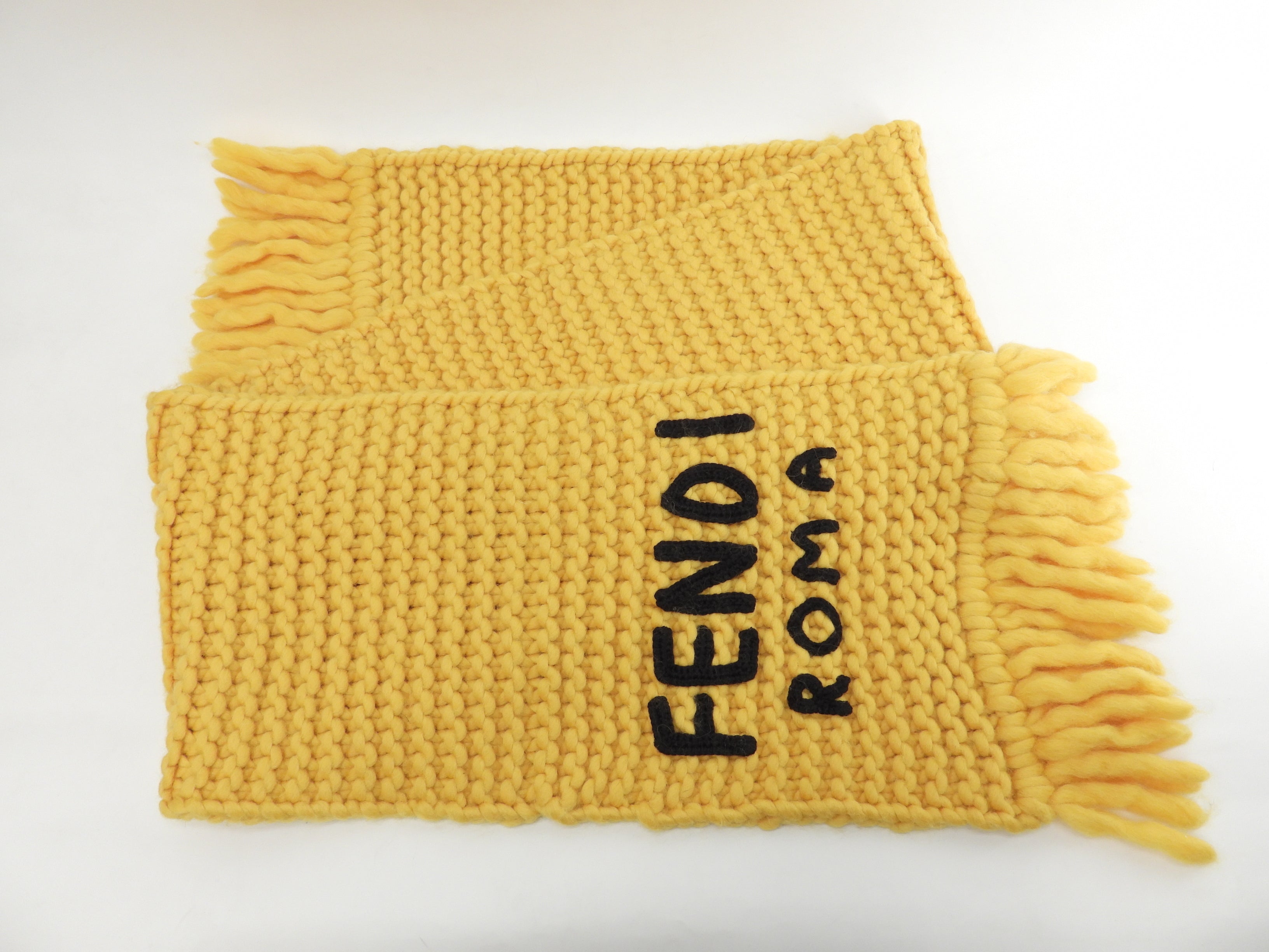 フェンディ マフラー FENDIロゴ ウール80%黄 モコモコニット ネック